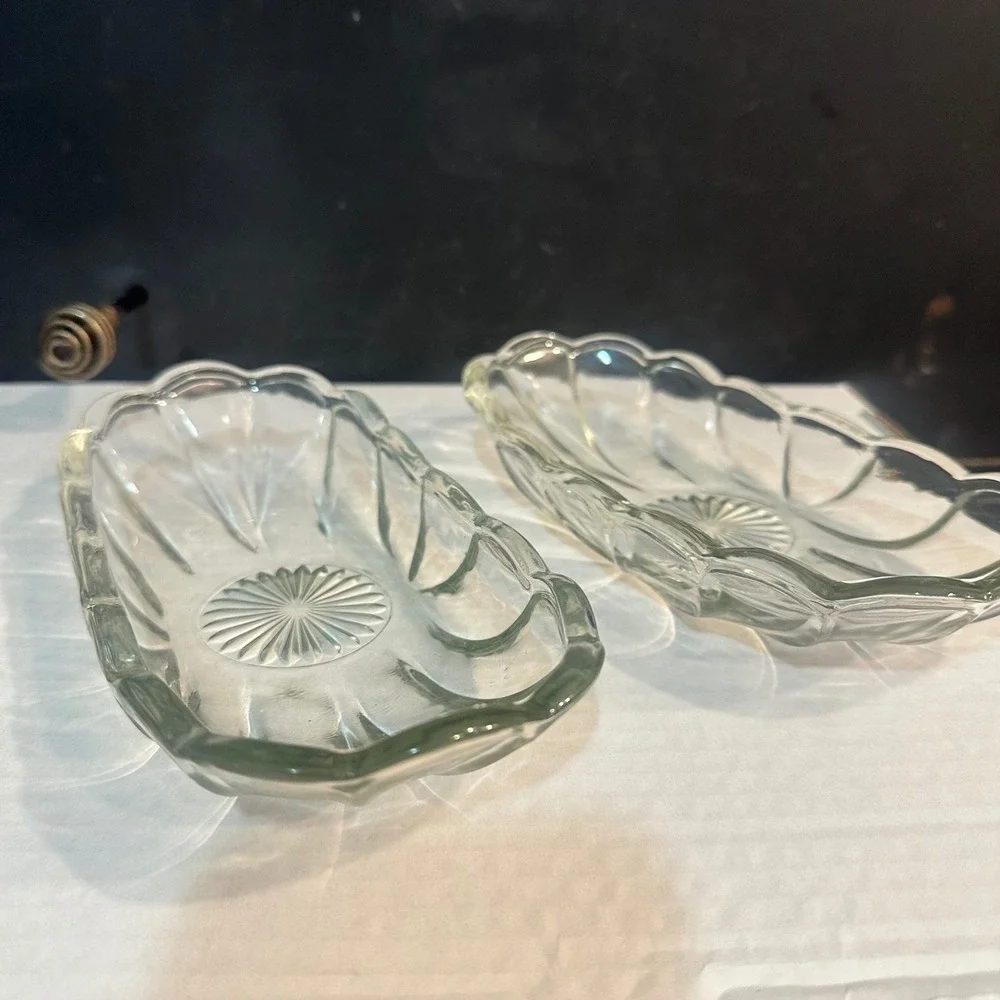 2 Clear Glass Scalloped Edge Oval Banana‎ Split Serving Dishes Sunburst Detail